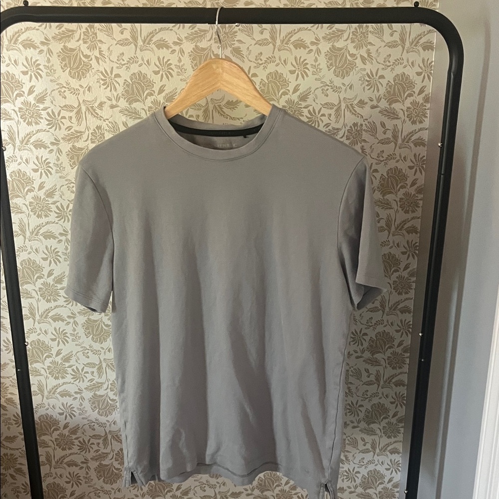 Banana Republic Men's Crewneck Tee in Light Gray